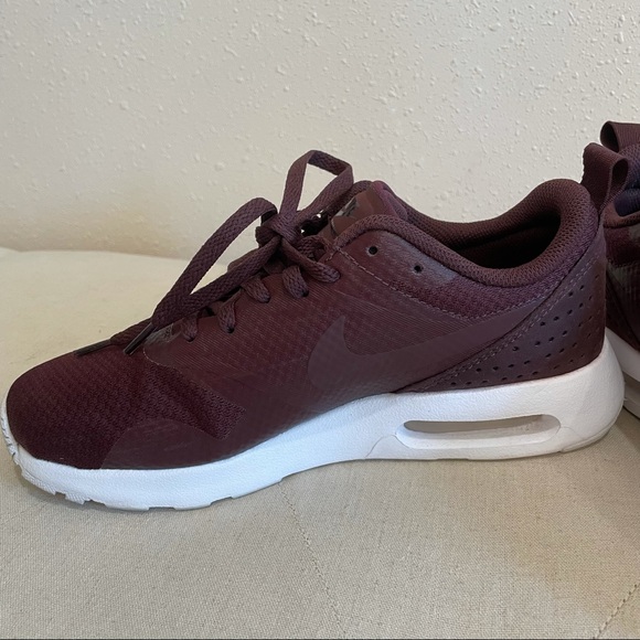 Nike Womens Air Max Tavas Burgundy - Picture 5 of 8